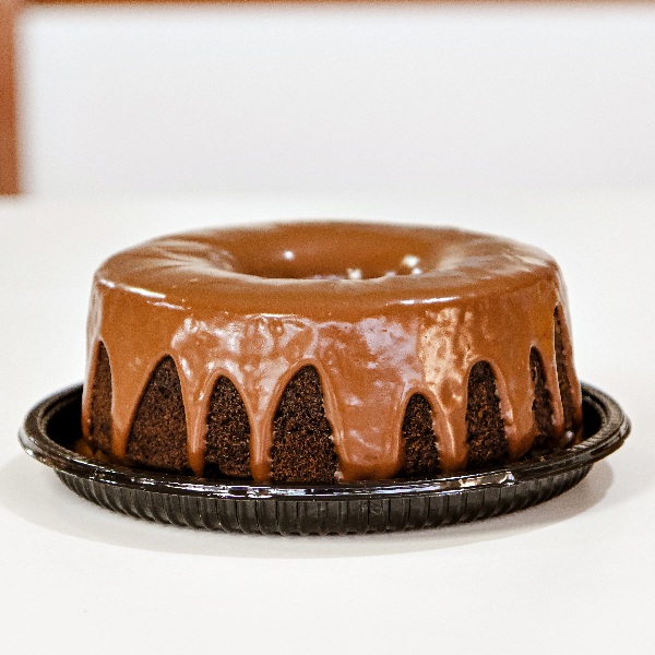 Como fazer bolo de chocolate?  Bolos e doces, Bolos caseiros, Fazer bolo  de chocolate